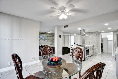 Townhouse in Davie, Florida 3 bedrooms, 124.49 sq.m. № 2005932 - photo 9