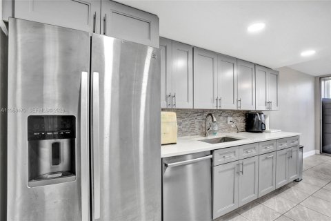 Townhouse in Davie, Florida 3 bedrooms, 124.49 sq.m. № 2005932 - photo 15