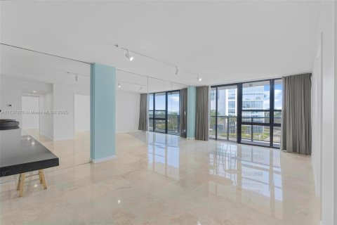 Condominio en venta en Miami, Florida, 1 dormitorio, 91.97 m2 № 1962041 - foto 5