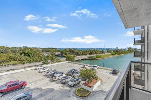 Condominio en venta en Miami, Florida, 1 dormitorio, 91.97 m2 № 1962041 - foto 25