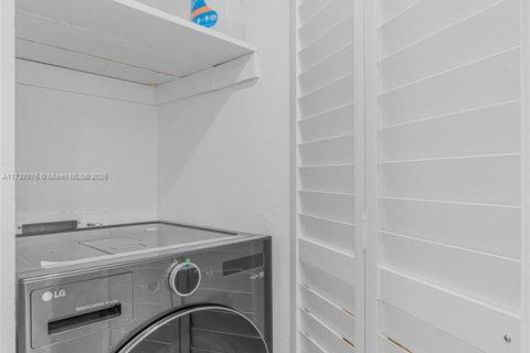 Condominio en venta en Miami, Florida, 1 dormitorio, 91.97 m2 № 1962041 - foto 23