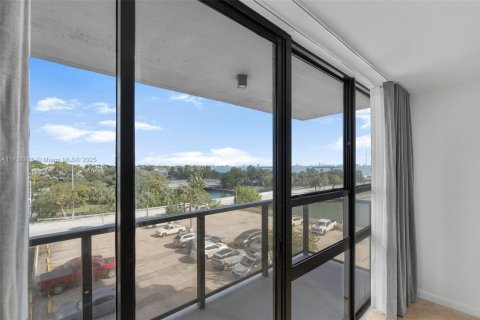 Condominio en venta en Miami, Florida, 1 dormitorio, 91.97 m2 № 1962041 - foto 7