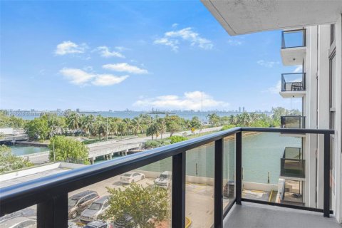 Condominio en venta en Miami, Florida, 1 dormitorio, 91.97 m2 № 1962041 - foto 24