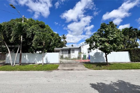 Villa ou maison à vendre à Miami, Floride: 3 chambres, 116.69 m2 № 2018822 - photo 3