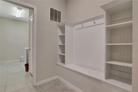 House in Davenport, Florida 9 bedrooms, 408.58 sq.m. № 1057611 - photo 10