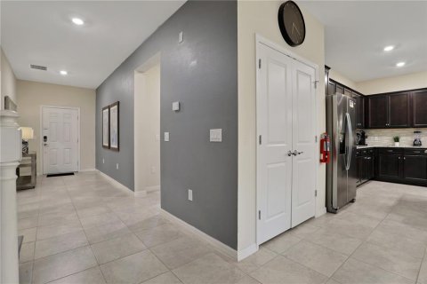 House in Davenport, Florida 9 bedrooms, 408.58 sq.m. № 1057611 - photo 12