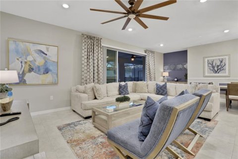 House in Davenport, Florida 9 bedrooms, 408.58 sq.m. № 1057611 - photo 2