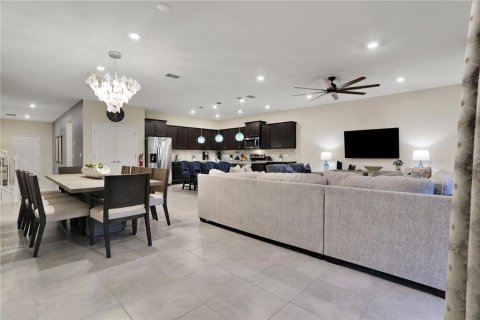 House in Davenport, Florida 9 bedrooms, 408.58 sq.m. № 1057611 - photo 20
