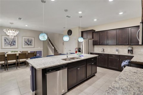 House in Davenport, Florida 9 bedrooms, 408.58 sq.m. № 1057611 - photo 13