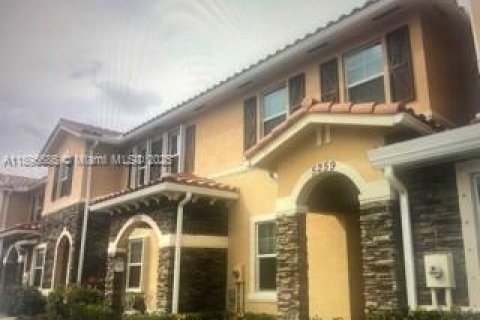 Townhouse in West Palm Beach, Florida 2 bedrooms, 132.11 sq.m. № 1948359 - photo 3