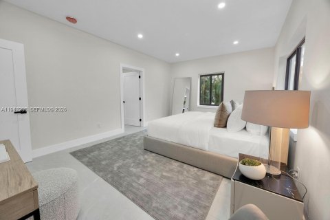House in Coral Gables, Florida 2 bedrooms, 133.97 sq.m. № 2003089 - photo 16