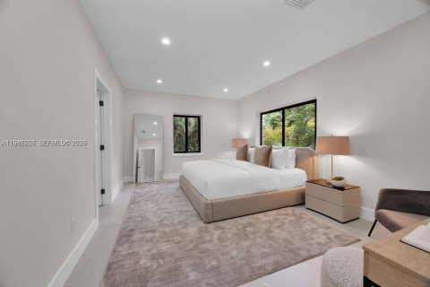 House in Coral Gables, Florida 2 bedrooms, 133.97 sq.m. № 2003089 - photo 15