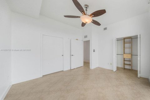 Купить кондоминиум в Майами, Флорида 2 спальни, 98.38м2, № 1855176 - фото 16