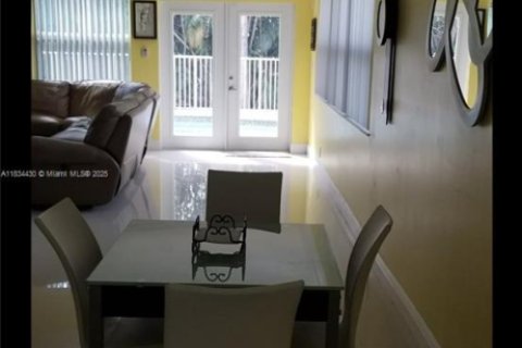 House in Plantation, Florida 4 bedrooms, 229.93 sq.m. № 1817580 - photo 5