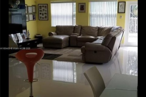 House in Plantation, Florida 4 bedrooms, 229.93 sq.m. № 1817580 - photo 4