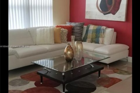 House in Plantation, Florida 4 bedrooms, 229.93 sq.m. № 1817580 - photo 8