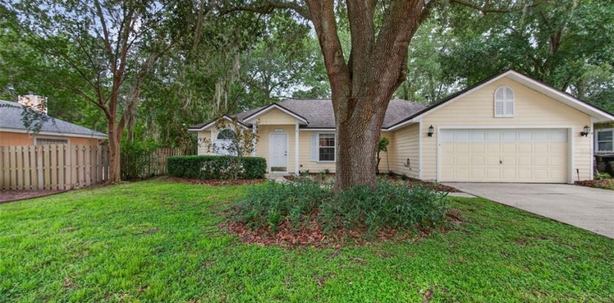 House in Gainesville, Florida 3 bedrooms, 167.41 sq.m. № 2204480