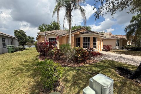 Villa ou maison à vendre à Pembroke Pines, Floride: 3 chambres, 130.25 m2 № 1607495 - photo 3