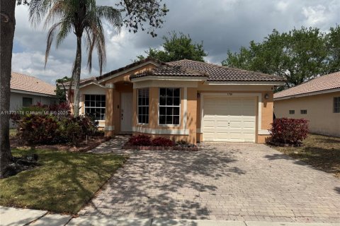 Villa ou maison à vendre à Pembroke Pines, Floride: 3 chambres, 130.25 m2 № 1607495 - photo 1