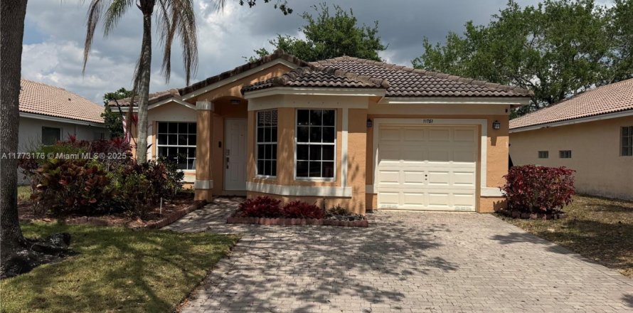Villa ou maison à Pembroke Pines, Floride 3 chambres, 130.25 m2 № 1607495