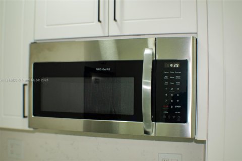 Снять в аренду виллу или дом в Майами, Флорида 1 спальня, 121.14м2, № 1958652 - фото 6