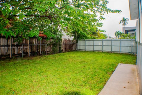 Снять в аренду виллу или дом в Майами, Флорида 1 спальня, 121.14м2, № 1958652 - фото 16