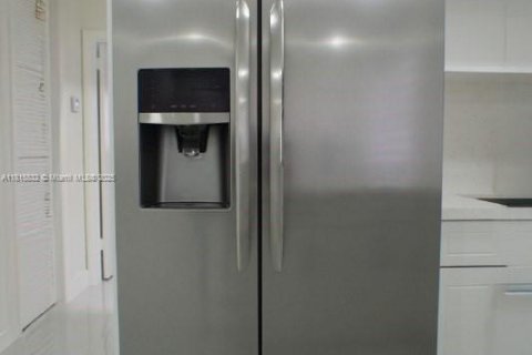 Снять в аренду виллу или дом в Майами, Флорида 1 спальня, 121.14м2, № 1958652 - фото 5