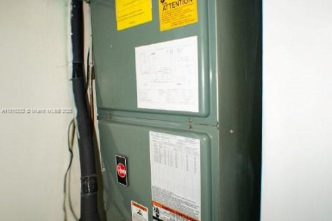 Снять в аренду виллу или дом в Майами, Флорида 1 спальня, 121.14м2, № 1958652 - фото 12