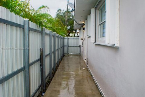 Снять в аренду виллу или дом в Майами, Флорида 1 спальня, 121.14м2, № 1958652 - фото 14