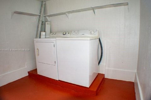 Снять в аренду виллу или дом в Майами, Флорида 1 спальня, 121.14м2, № 1958652 - фото 11