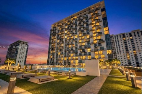 Copropriété à vendre à Doral, Floride: 2 chambres, 101.91 m2 № 2048150 - photo 2