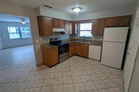 Appartement à louer à Eustis, Floride: 2 chambres, 78.13 m2 № 2167173 - photo 2