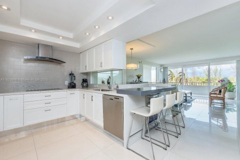 Condominio en alquiler en Key Biscayne, Florida, 4 dormitorios, 234.11 m2 № 1781793 - foto 1