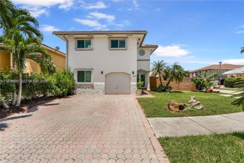 Villa ou maison à louer à Miami, Floride: 1 chambre, 206.8 m2 № 2045999 - photo 3