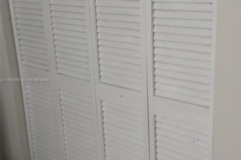 Villa ou maison à louer à Miami, Floride: 1 chambre, 206.8 m2 № 2045999 - photo 7