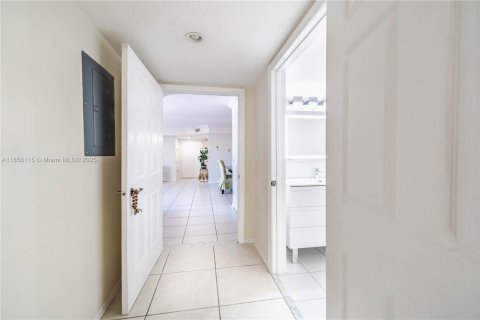 Купить кондоминиум в Майами, Флорида 2 спальни, 95.69м2, № 2013935 - фото 16