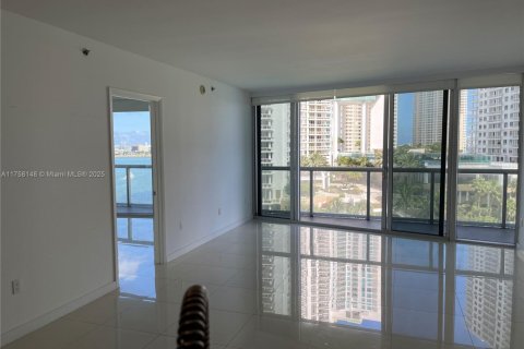 Copropriété à vendre à Miami, Floride: 2 chambres, 123.1 m2 № 2023115 - photo 8