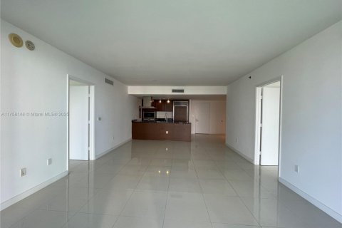 Copropriété à vendre à Miami, Floride: 2 chambres, 123.1 m2 № 2023115 - photo 7