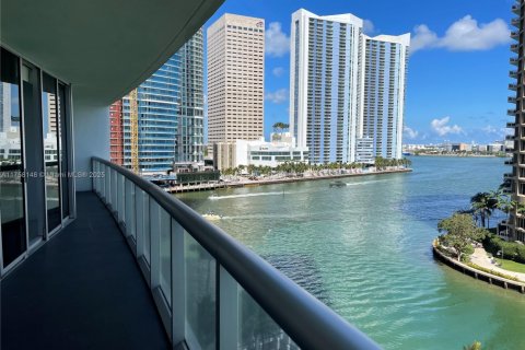 Copropriété à vendre à Miami, Floride: 2 chambres, 123.1 m2 № 2023115 - photo 4