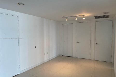 Copropriété à vendre à Miami, Floride: 2 chambres, 123.1 m2 № 2023115 - photo 15