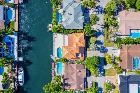 House in Fort Lauderdale, Florida 6 bedrooms, 338.16 sq.m. № 2001622 - photo 5