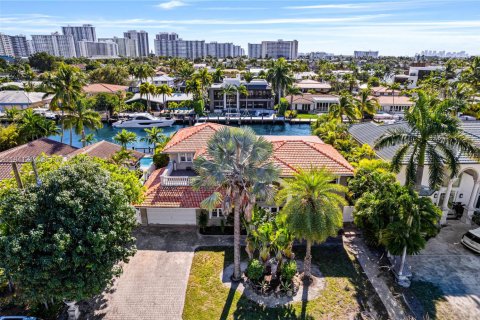 House in Fort Lauderdale, Florida 6 bedrooms, 338.16 sq.m. № 2001622 - photo 2