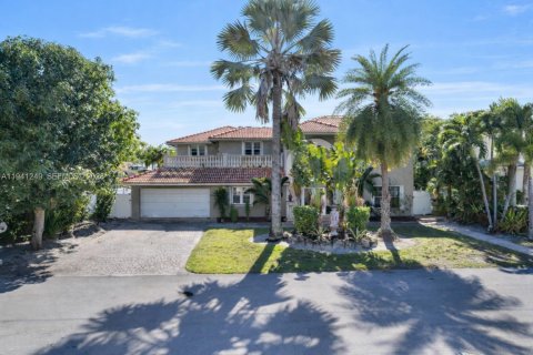 House in Fort Lauderdale, Florida 6 bedrooms, 338.16 sq.m. № 2001622 - photo 3