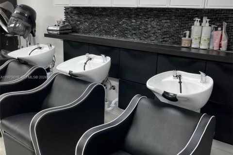 Immobilier commercial à vendre à Hialeah, Floride № 2033314 - photo 6
