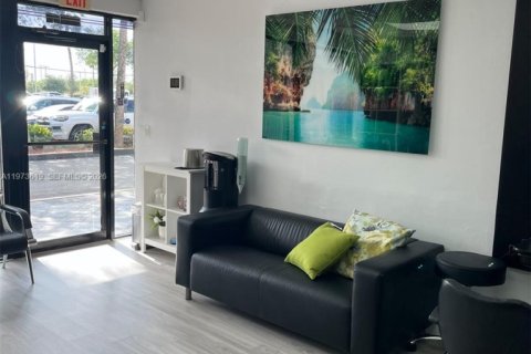 Immobilier commercial à vendre à Hialeah, Floride № 2033314 - photo 3