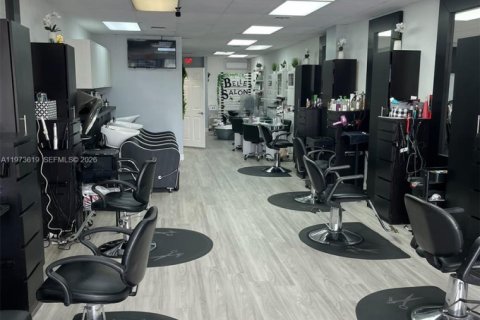 Immobilier commercial à vendre à Hialeah, Floride № 2033314 - photo 2