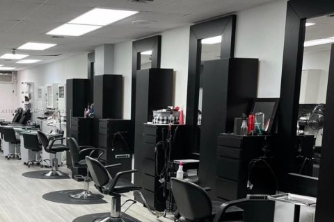 Immobilier commercial à Hialeah, Floride № 2033314