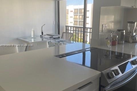 Condominio en venta en Sunny Isles Beach, Florida, 1 dormitorio, 59.46 m2 № 2034461 - foto 19
