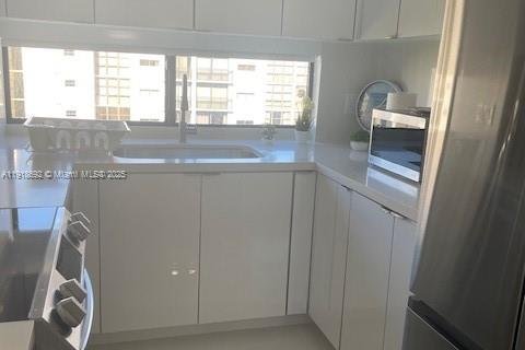 Condominio en venta en Sunny Isles Beach, Florida, 1 dormitorio, 59.46 m2 № 2034461 - foto 17