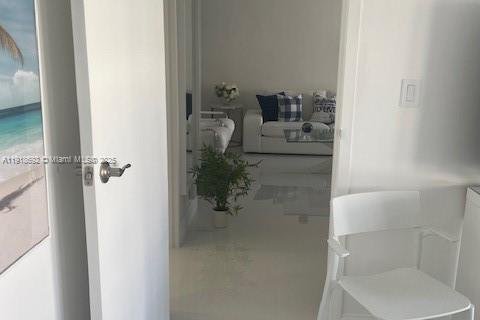 Condominio en venta en Sunny Isles Beach, Florida, 1 dormitorio, 59.46 m2 № 2034461 - foto 14